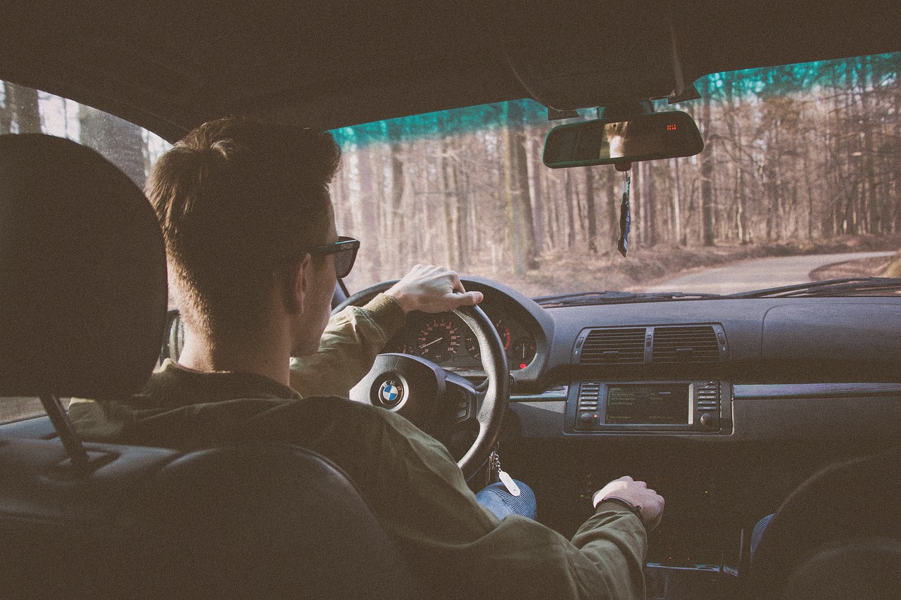 Psycholog samochodowy w Warszawie: Jak terapia może pomóc w radzeniu sobie ze stresem na drodze